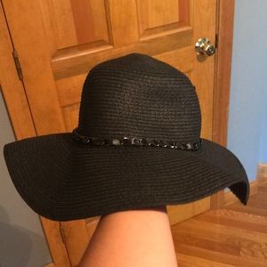 Black beach hat